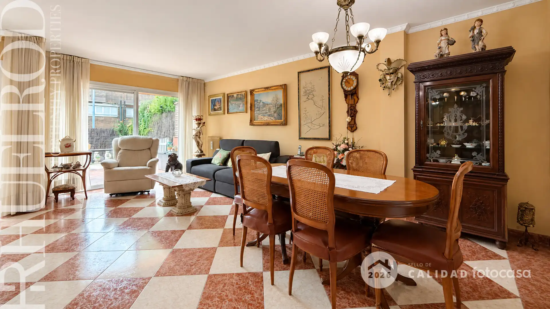 Comedor de Casa adosada en venta en Cerdanyola del Vallès con Aire acondicionado, Calefacción y Jardín privado