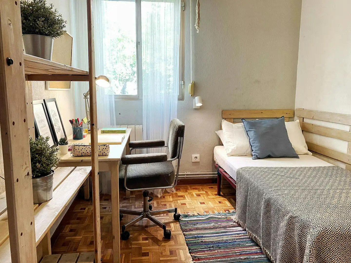 Habitación de Piso de alquiler en  Madrid Capital con Amueblado, Lavadora y TV