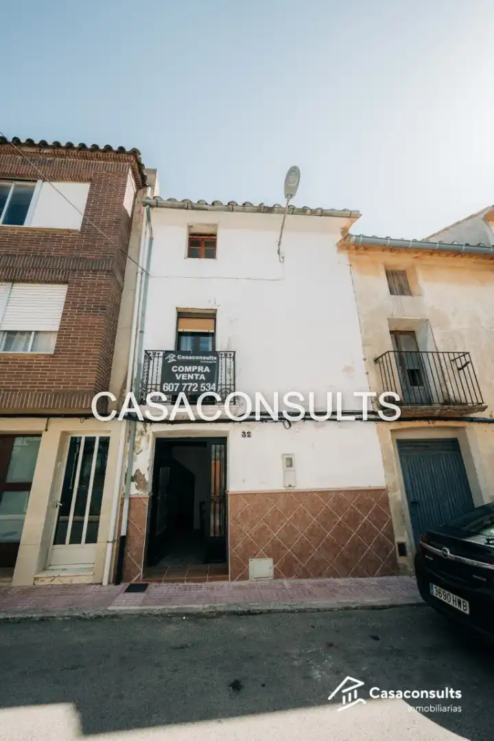 Casa con terraza en venta en Carrer de Cervantes