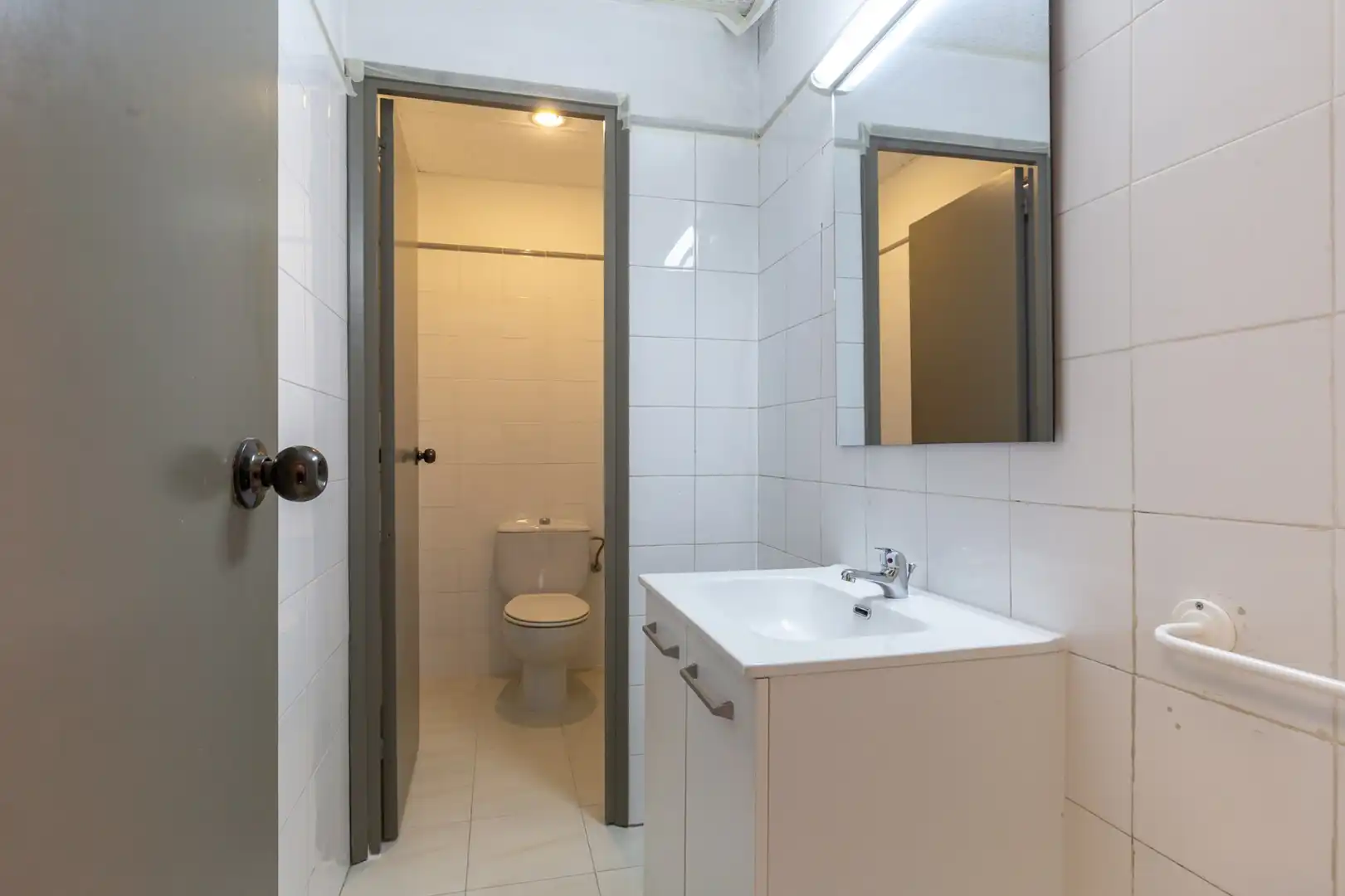 Badezimmer von Geschaftsraum zum Verkauf in Sant Joan Despí mit Klimaanlage