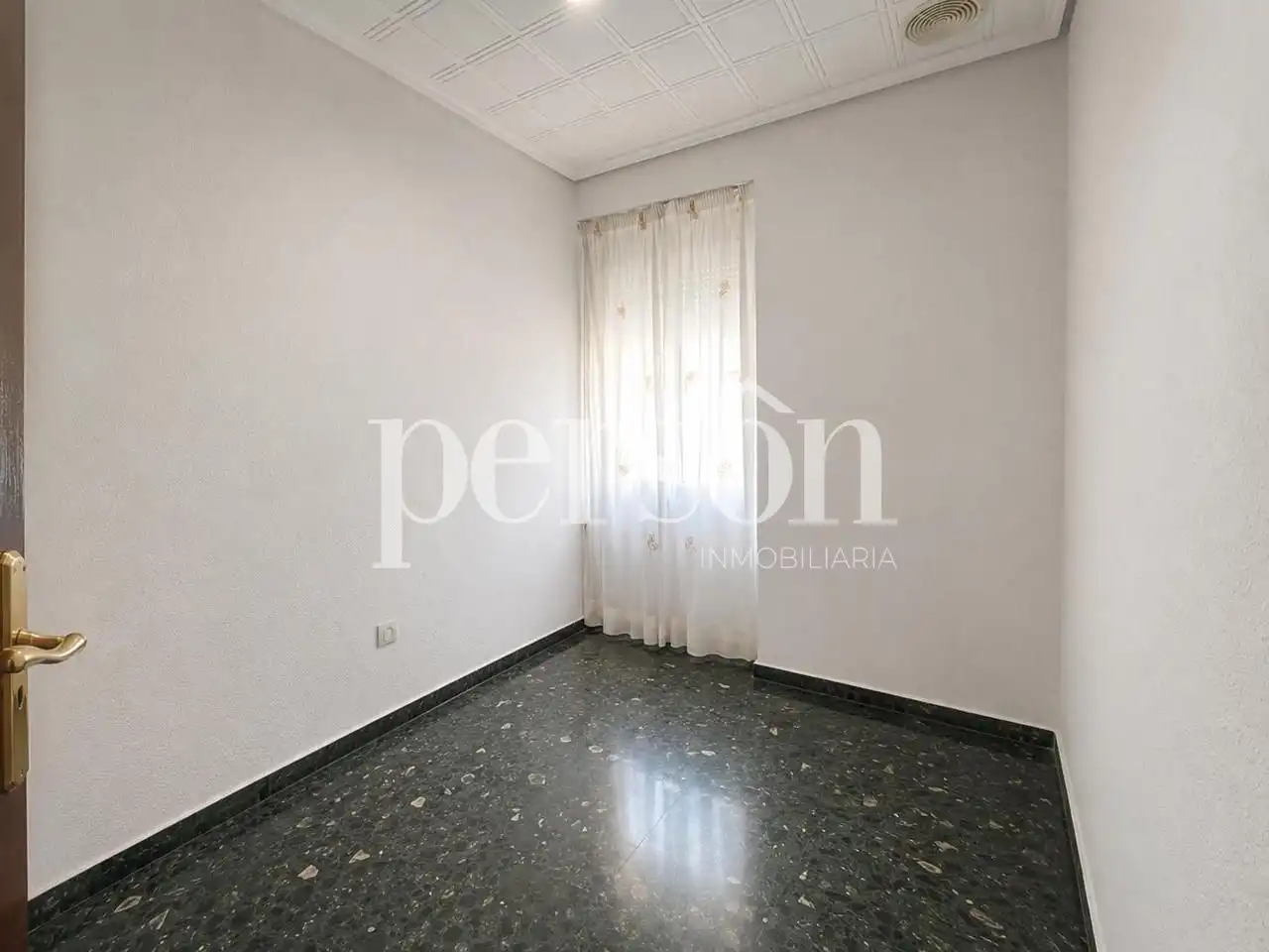 Habitación de Piso en venta en Valencia con Aire acondicionado, Terraza y Amueblado