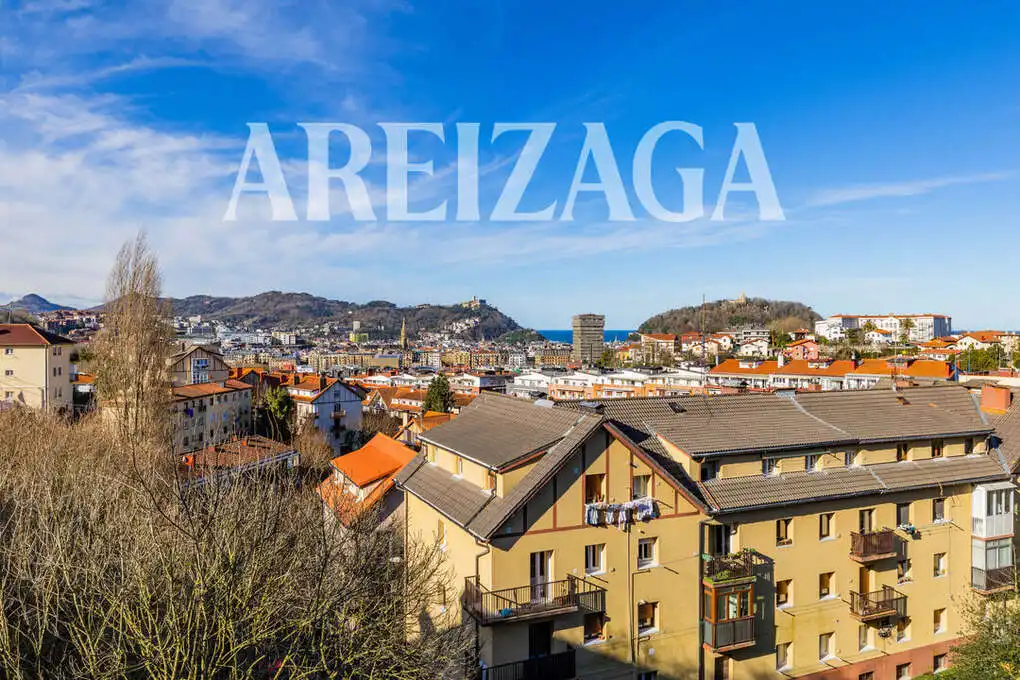 Vista exterior de Casa o xalet en venda en Donostia - San Sebastián  amb Calefacció, Jardí privat i Terrassa