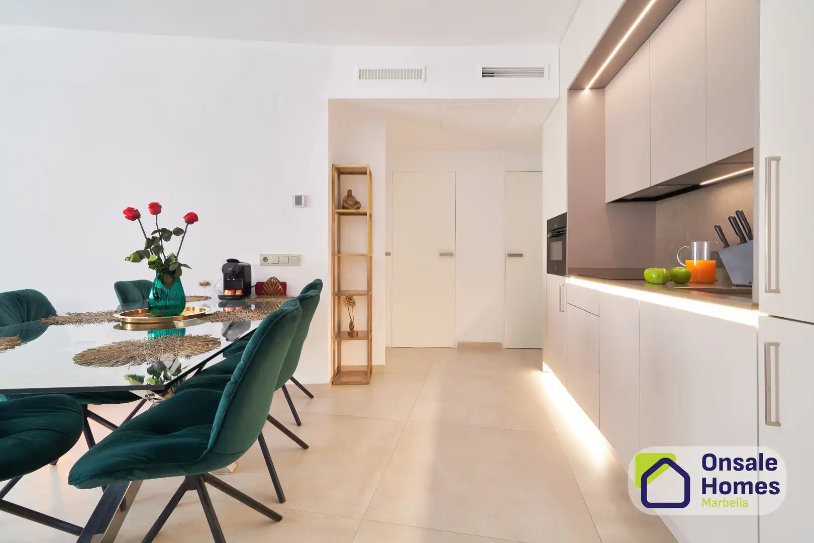 Cocina de Piso en venta en Marbella con Aire acondicionado, Terraza y Balcón