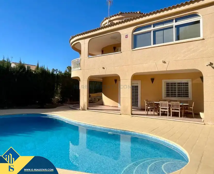 Chalet con piscina en venta en Los Balcones - Los Altos, imagen 3