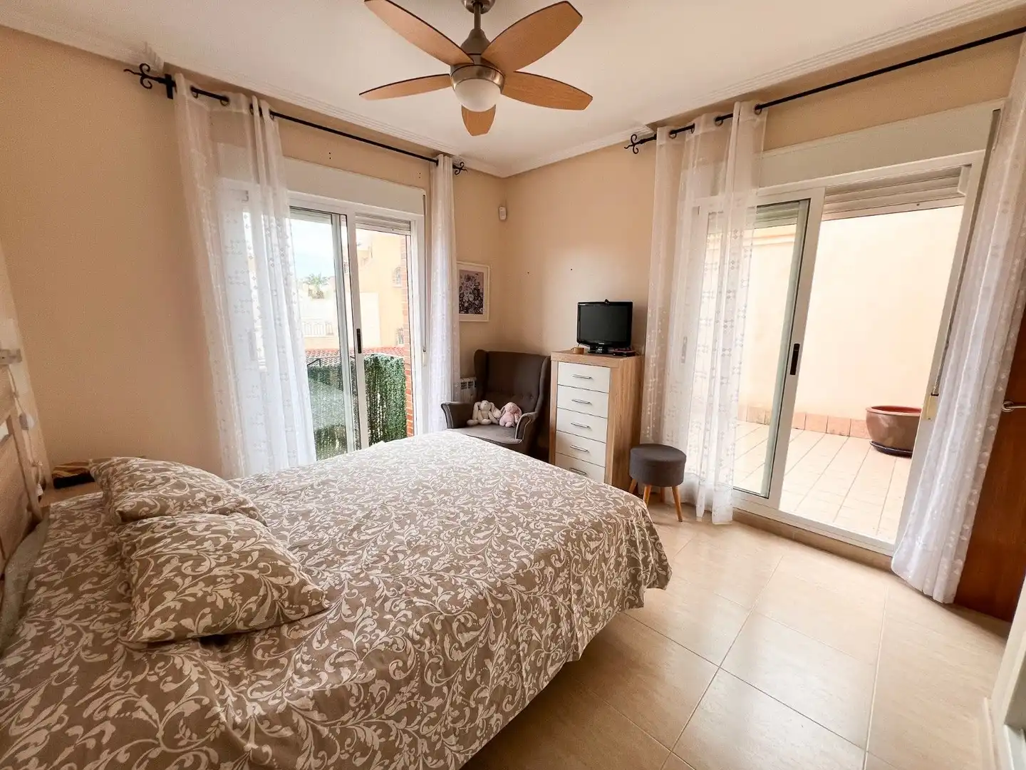 Habitación de Casa adosada en venta en Pilar de la Horadada con Aire acondicionado, Calefacción y Terraza