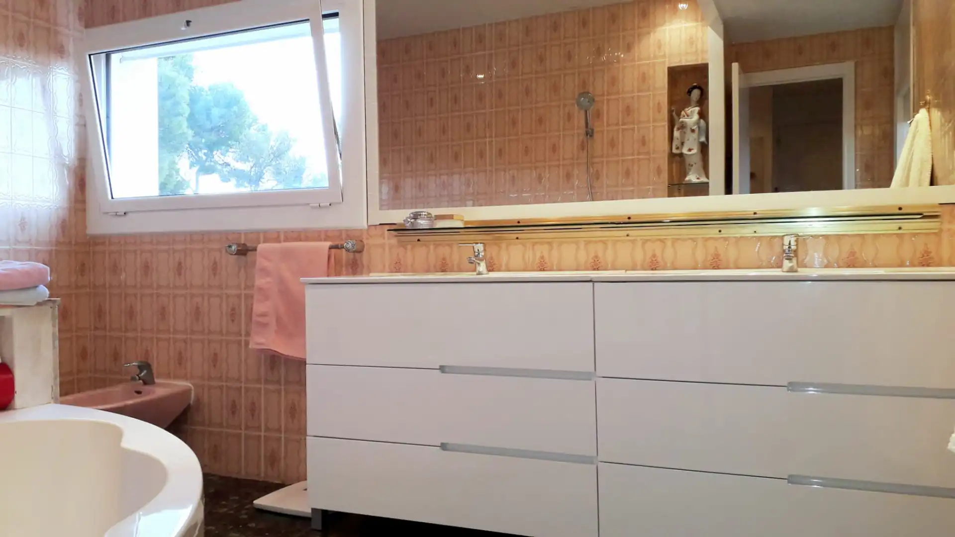 Bany de Casa o xalet en venda en Castelldefels amb Aire condicionat, Calefacció i Jardí privat