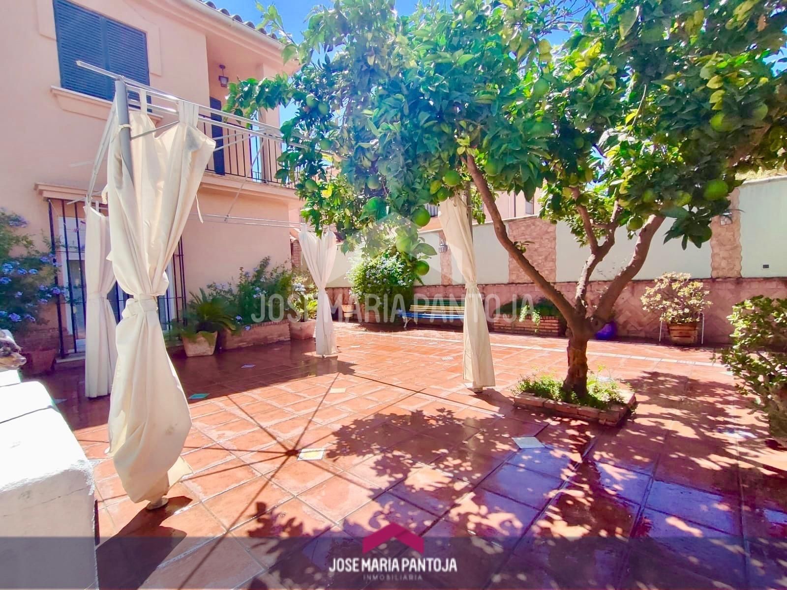 Jardín de Casa adosada en venta en Jerez de la Frontera con Aire acondicionado, Jardín privado y Terraza