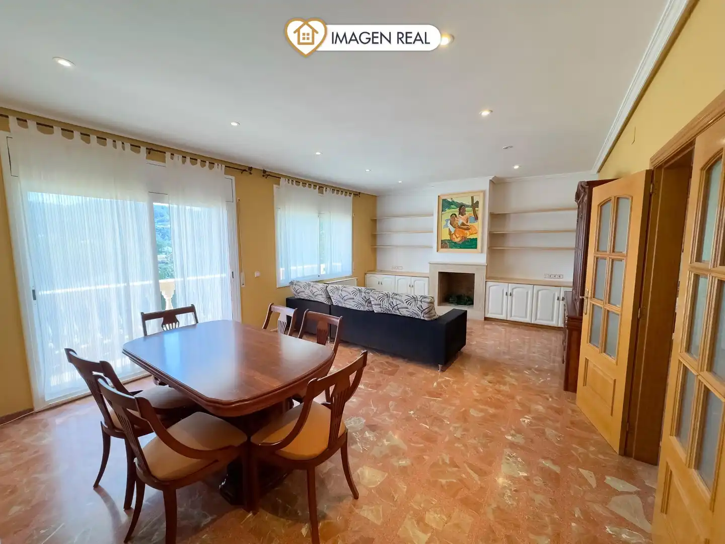 Sala d'estar de Casa o xalet en venda en Vallirana amb Calefacció, Jardí privat i Terrassa