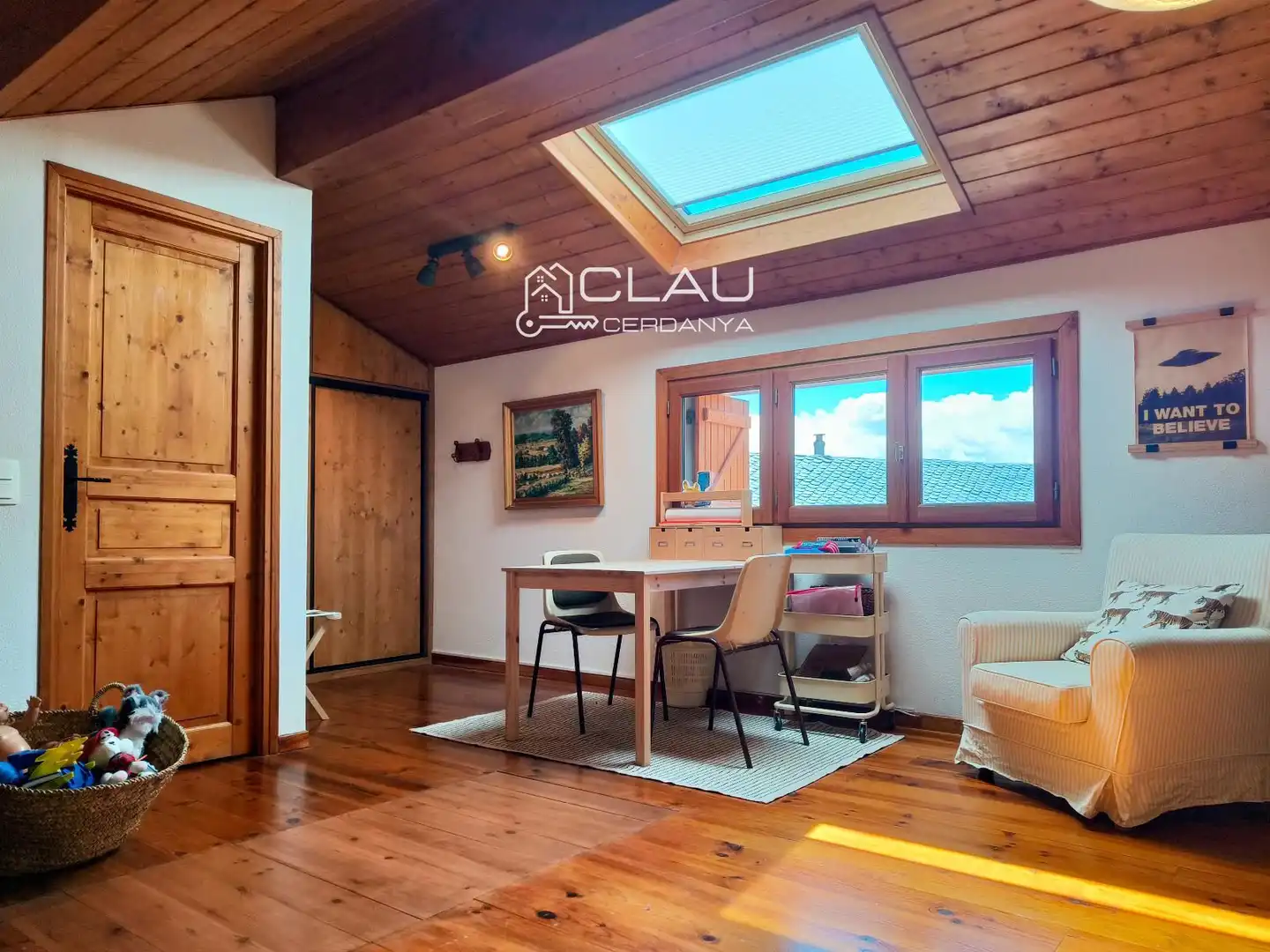 Sala de estar de Dúplex de alquiler en Latour - de - Carol con Calefacción, Parquet y Terraza