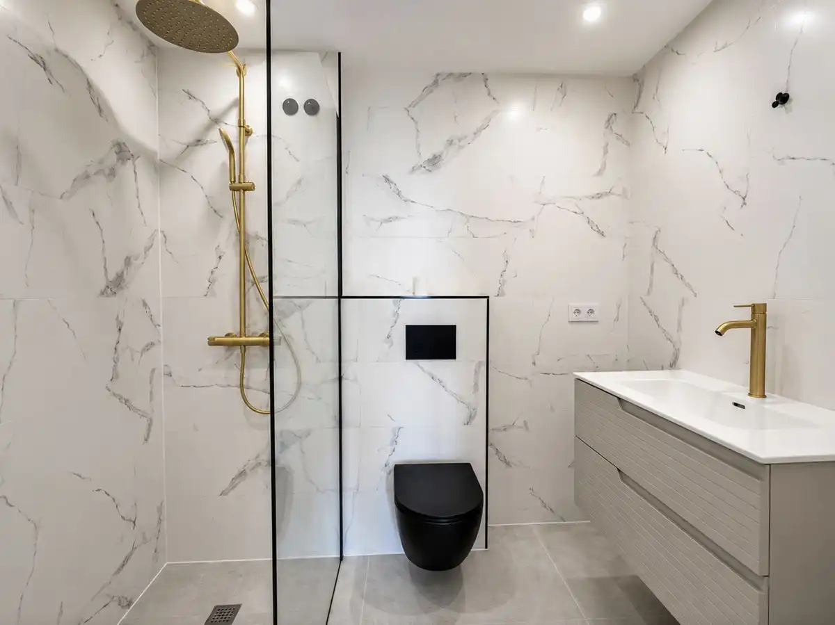 Baño de Planta baja en venta en Marbella con Aire acondicionado, Terraza y Piscina comunitaria