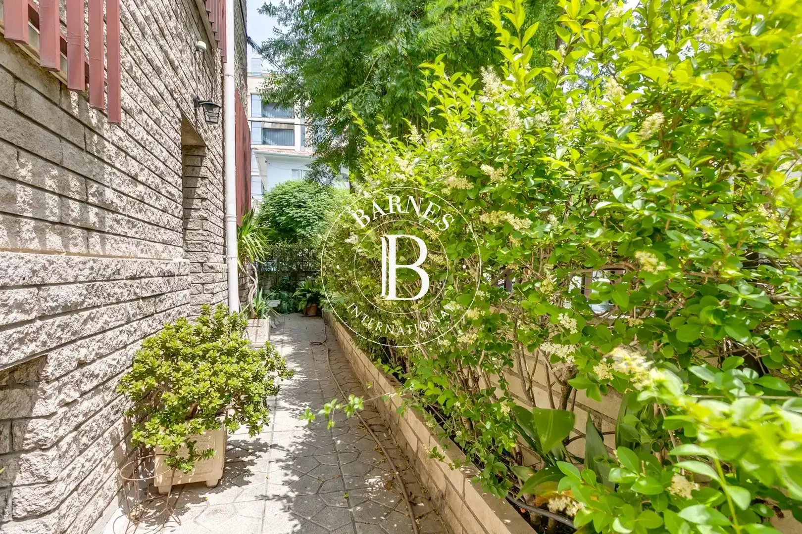 Vista exterior de Casa o xalet en venda en Madrid amb Aire condicionat, Calefacció i Jardí privat