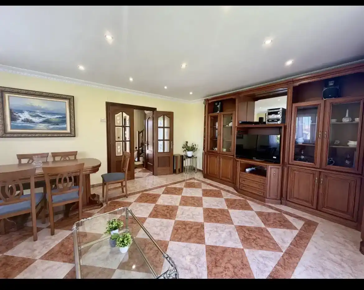 Sala d'estar de Casa o xalet de lloguer en Marina de Cudeyo, Cantabria