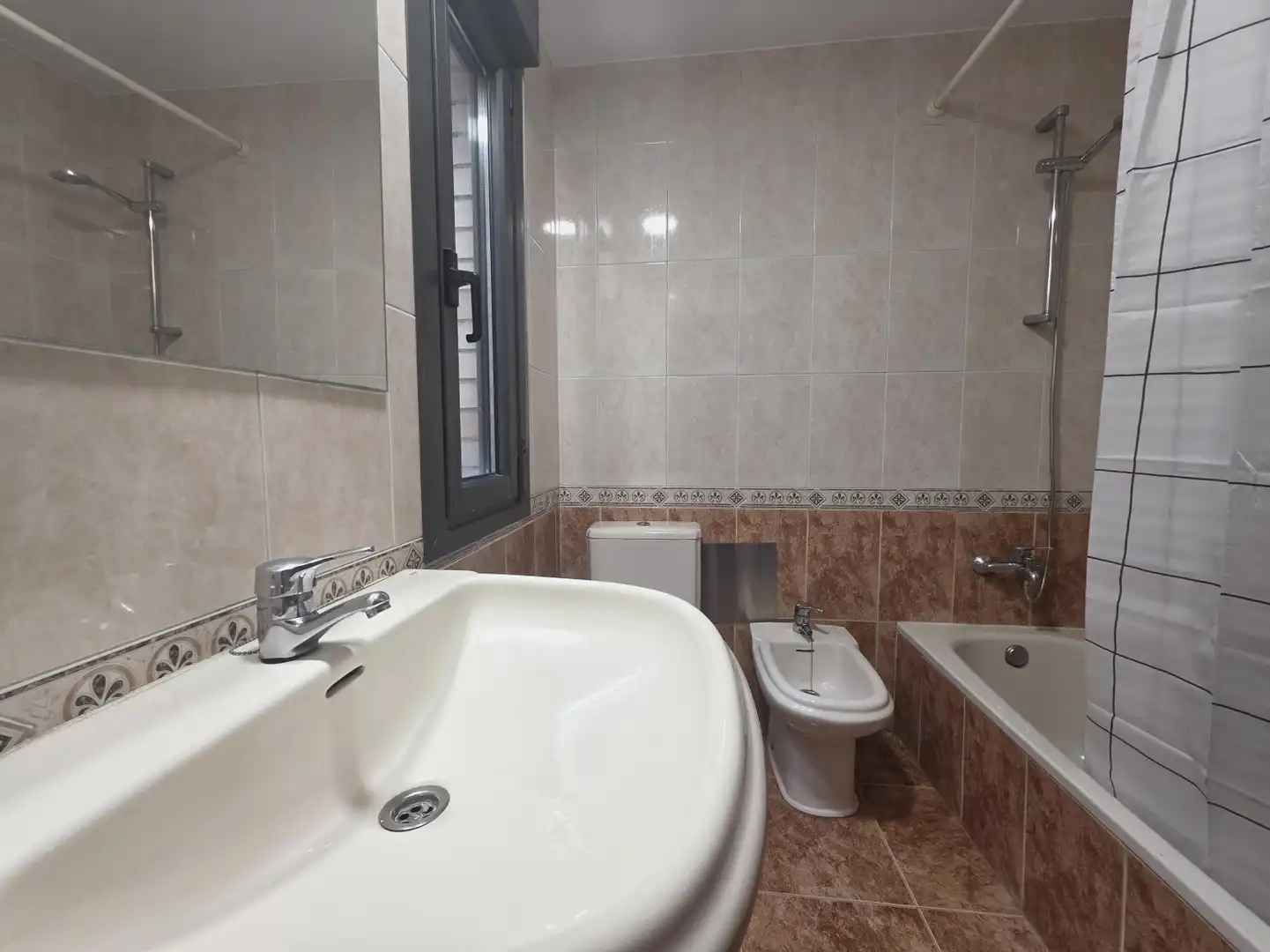 Baño de Ático de alquiler en La Pola Siero