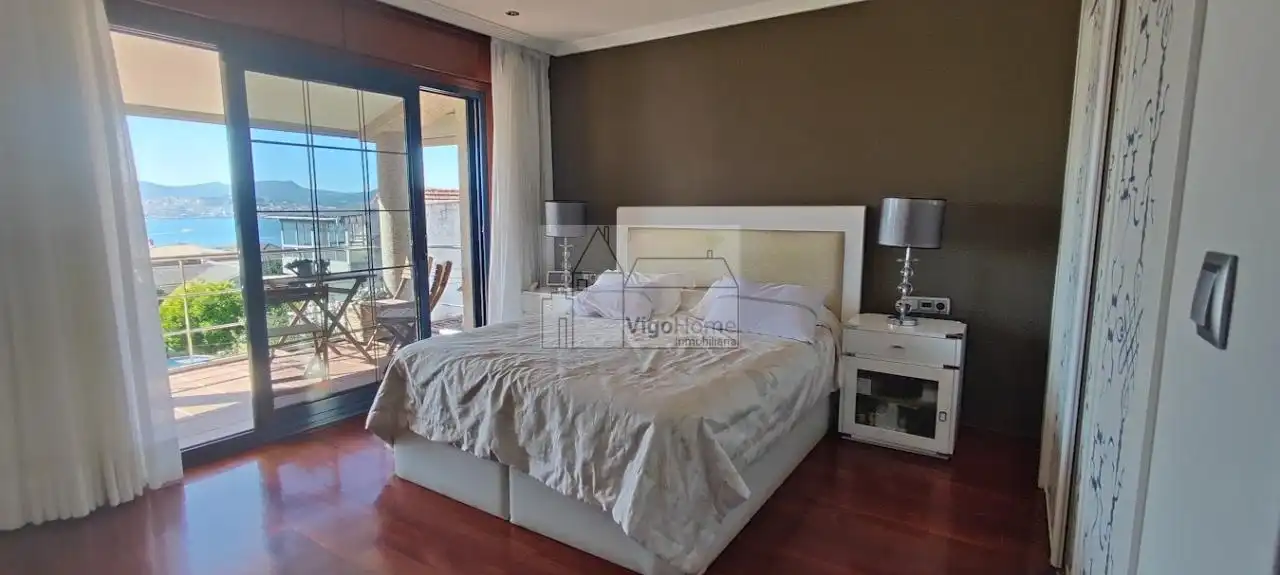 Dormitori de Casa o xalet en venda en Moaña amb Calefacció, Jardí privat i Terrassa