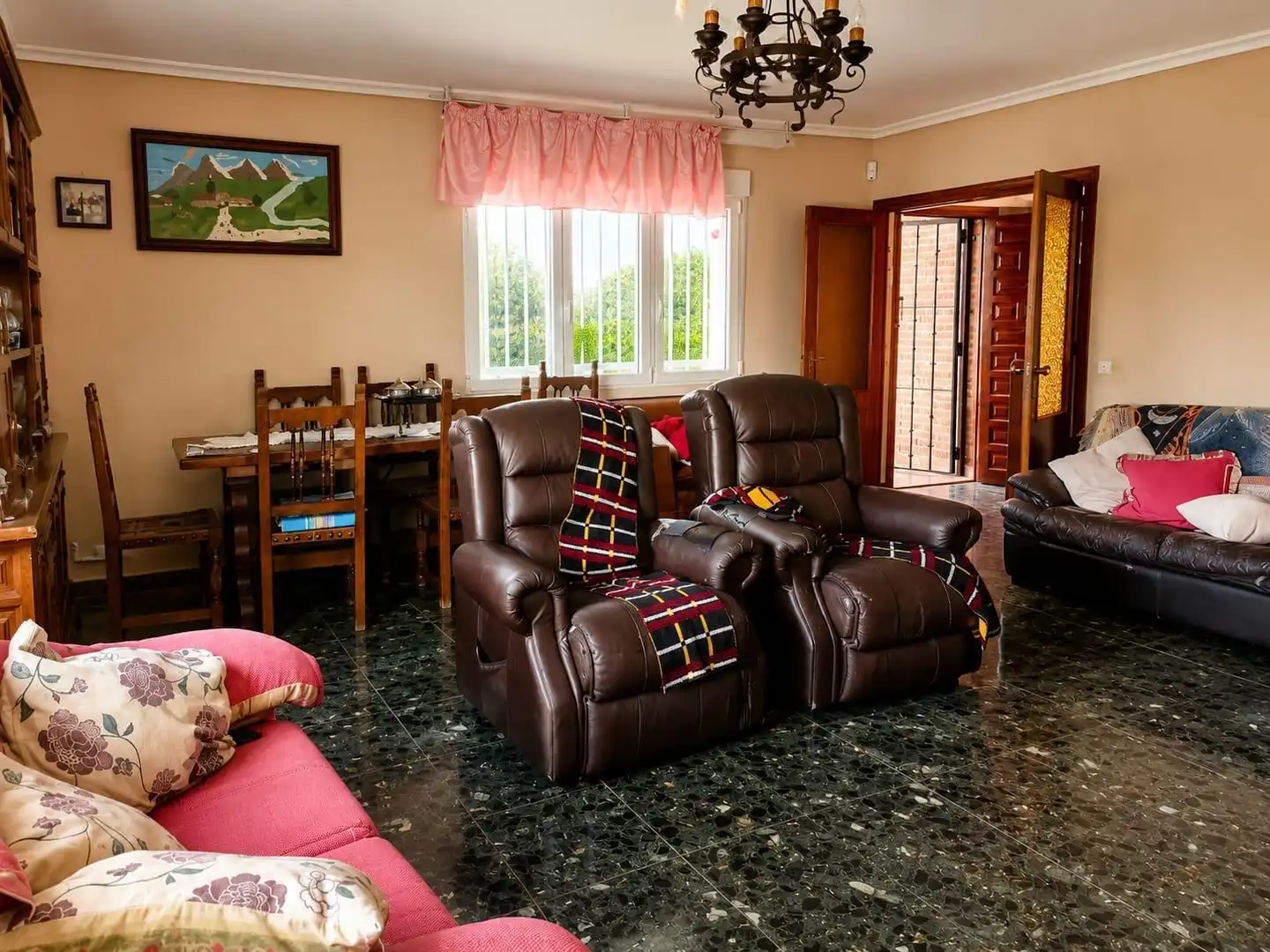 Sala de estar de Casa o chalet en venta en Guadalix de la Sierra con Calefacción, Terraza y Piscina