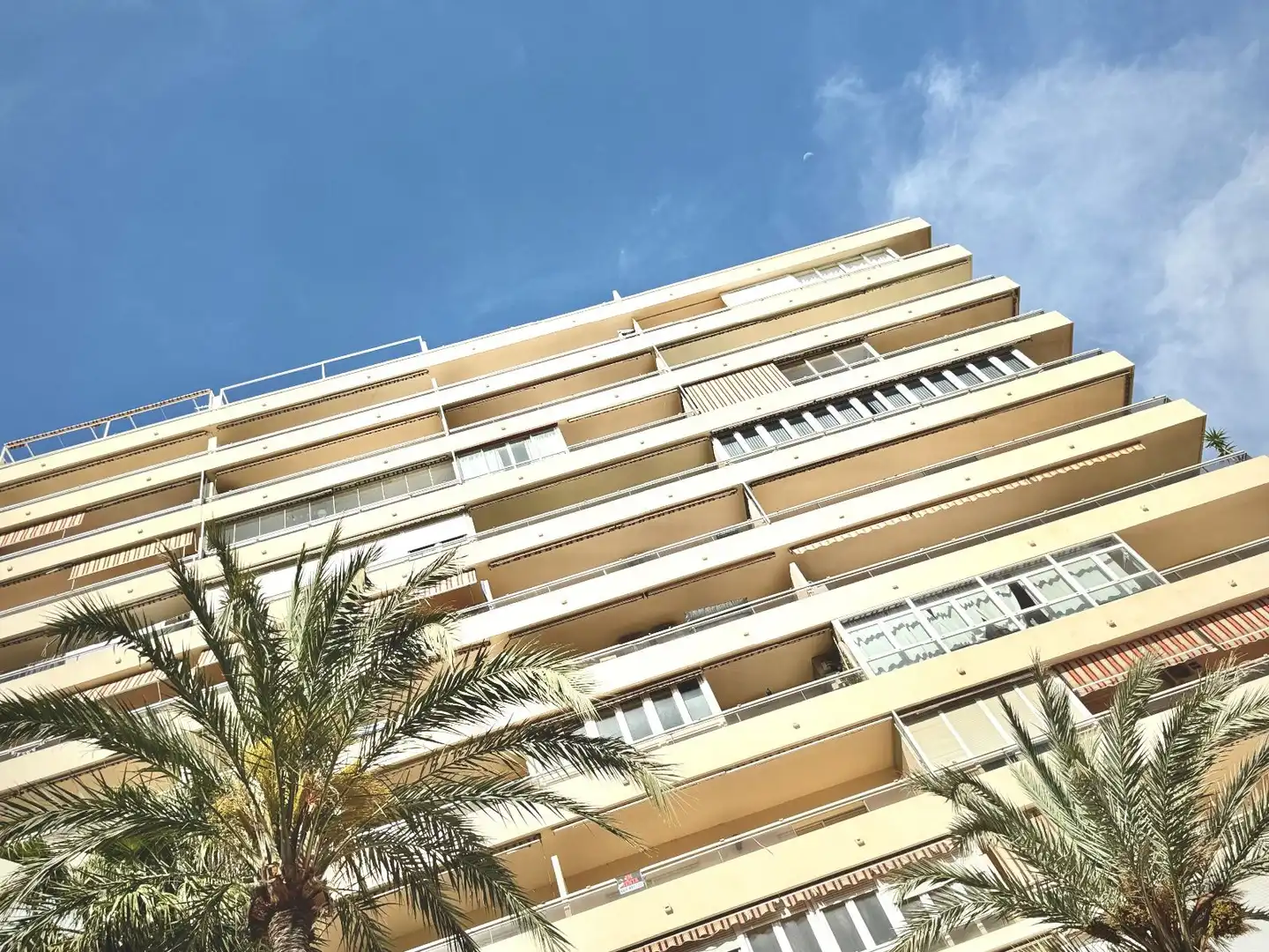 Vista exterior de Ático en venta en Benalmádena con Aire acondicionado, Calefacción y Terraza