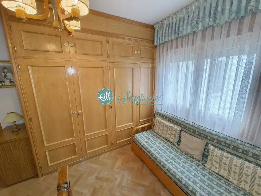 Habitación de Piso en venta en Segovia con Calefacción, Trastero y Balcón