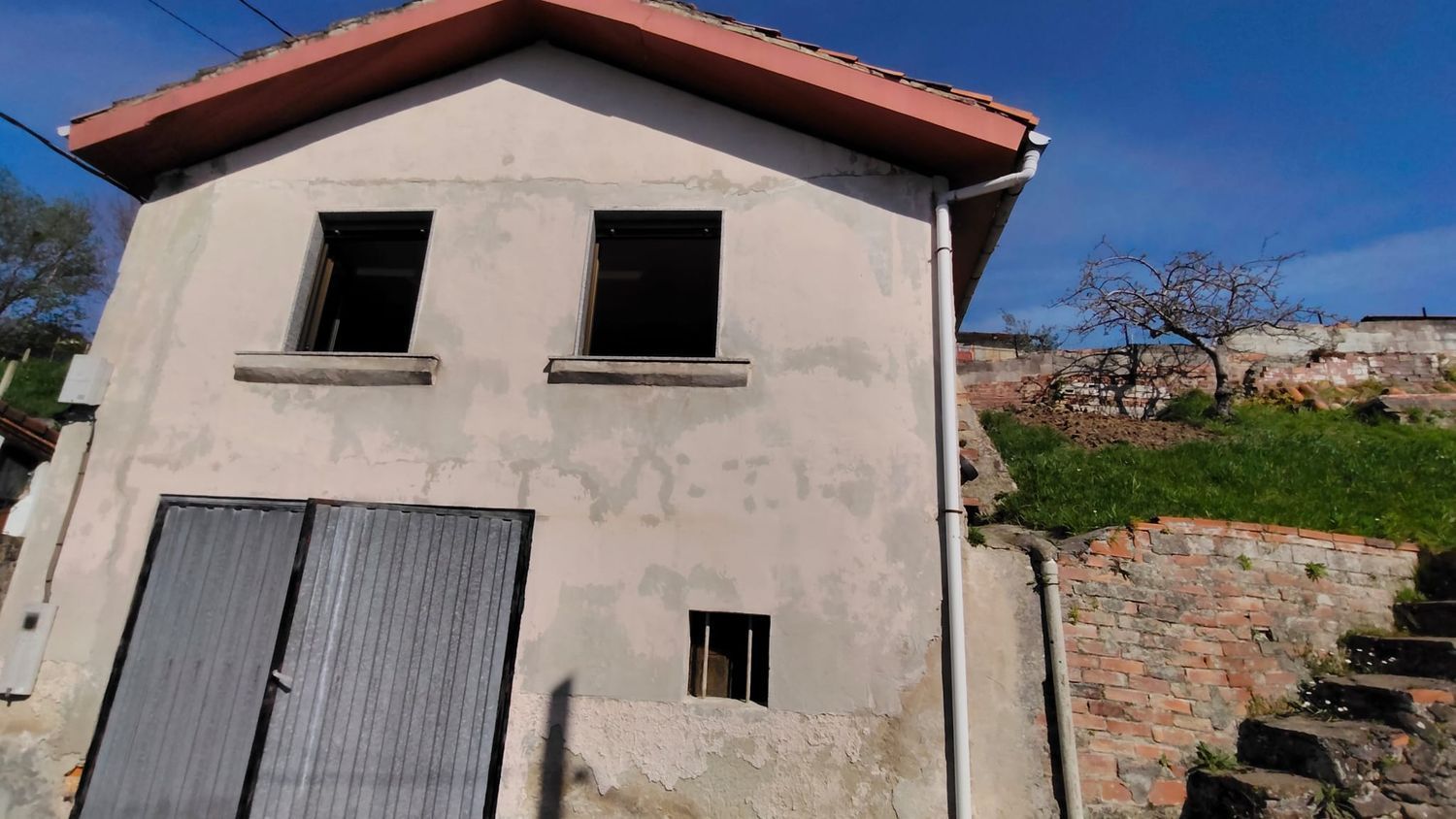 Vista exterior de Casa o xalet en venda en San Martín del Rey Aurelio amb Piscina