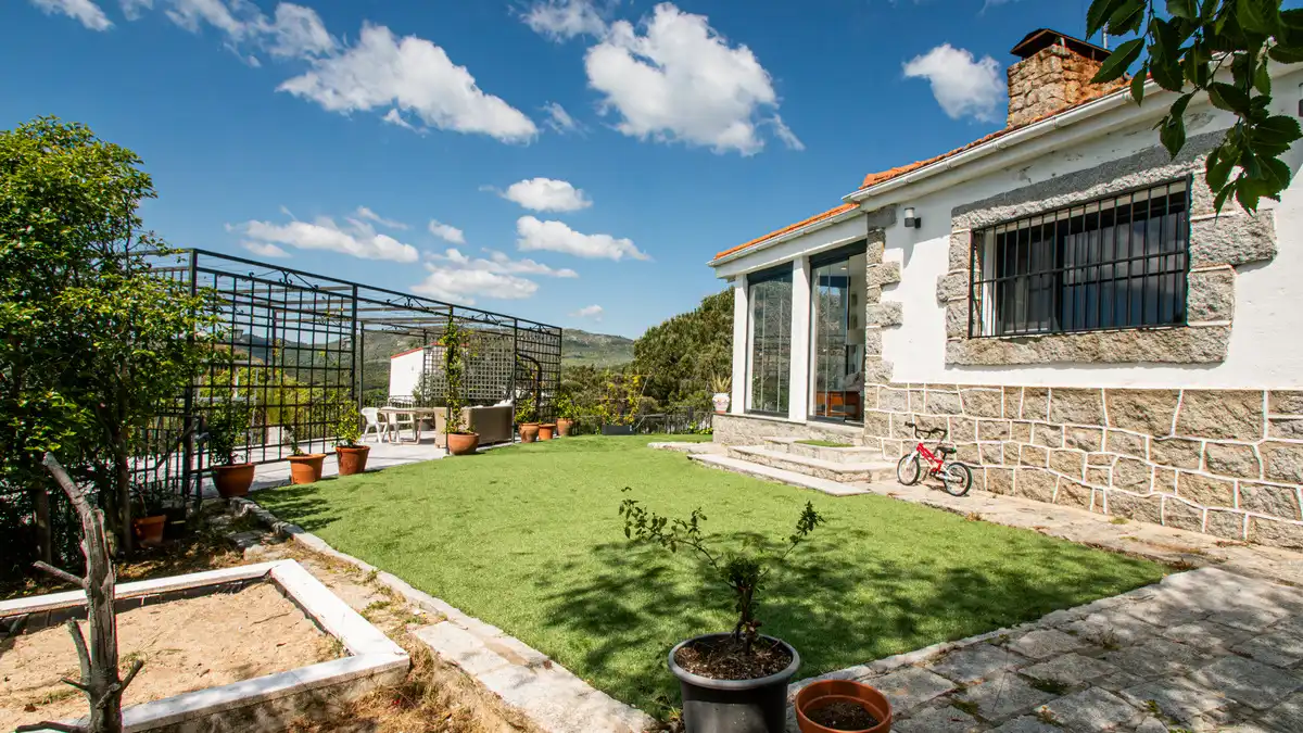 Terrassa de Casa o xalet en venda en Fresnedillas de la Oliva amb Aire condicionat, Calefacció i Jardí privat