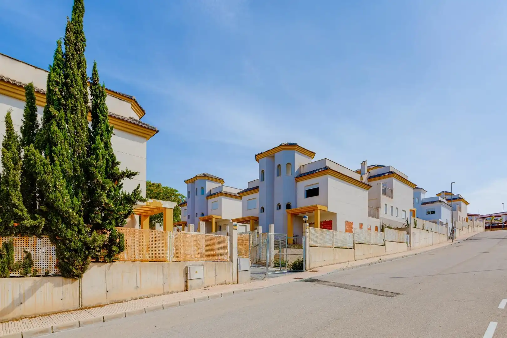 Vista exterior de Casa adosada en venta en San Fulgencio con Jardín privado, Terraza y Piscina comunitaria