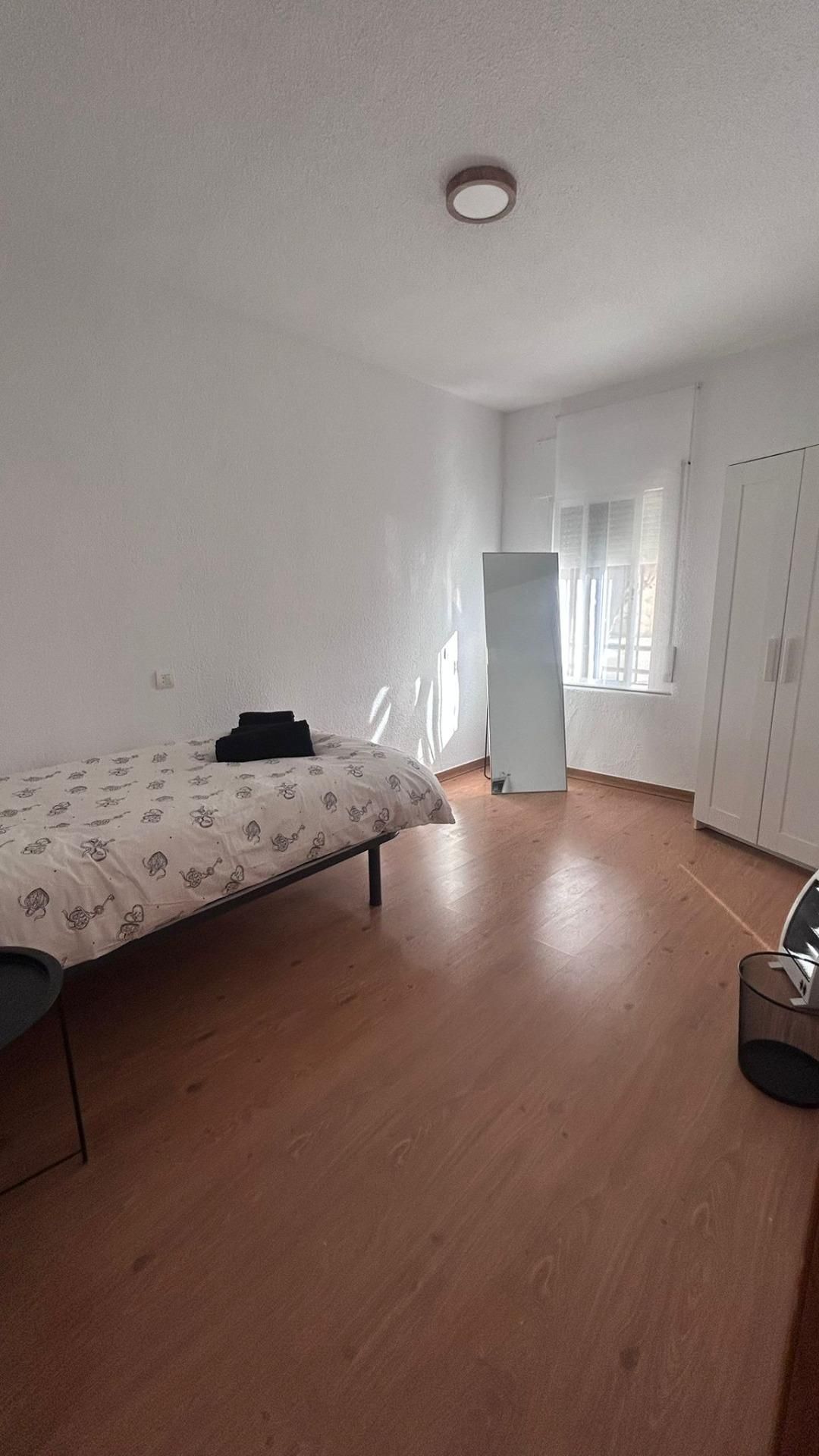 Bedroom of Flat to rent in  Granada Capital  with Air Conditioner, Storage room and Furnished