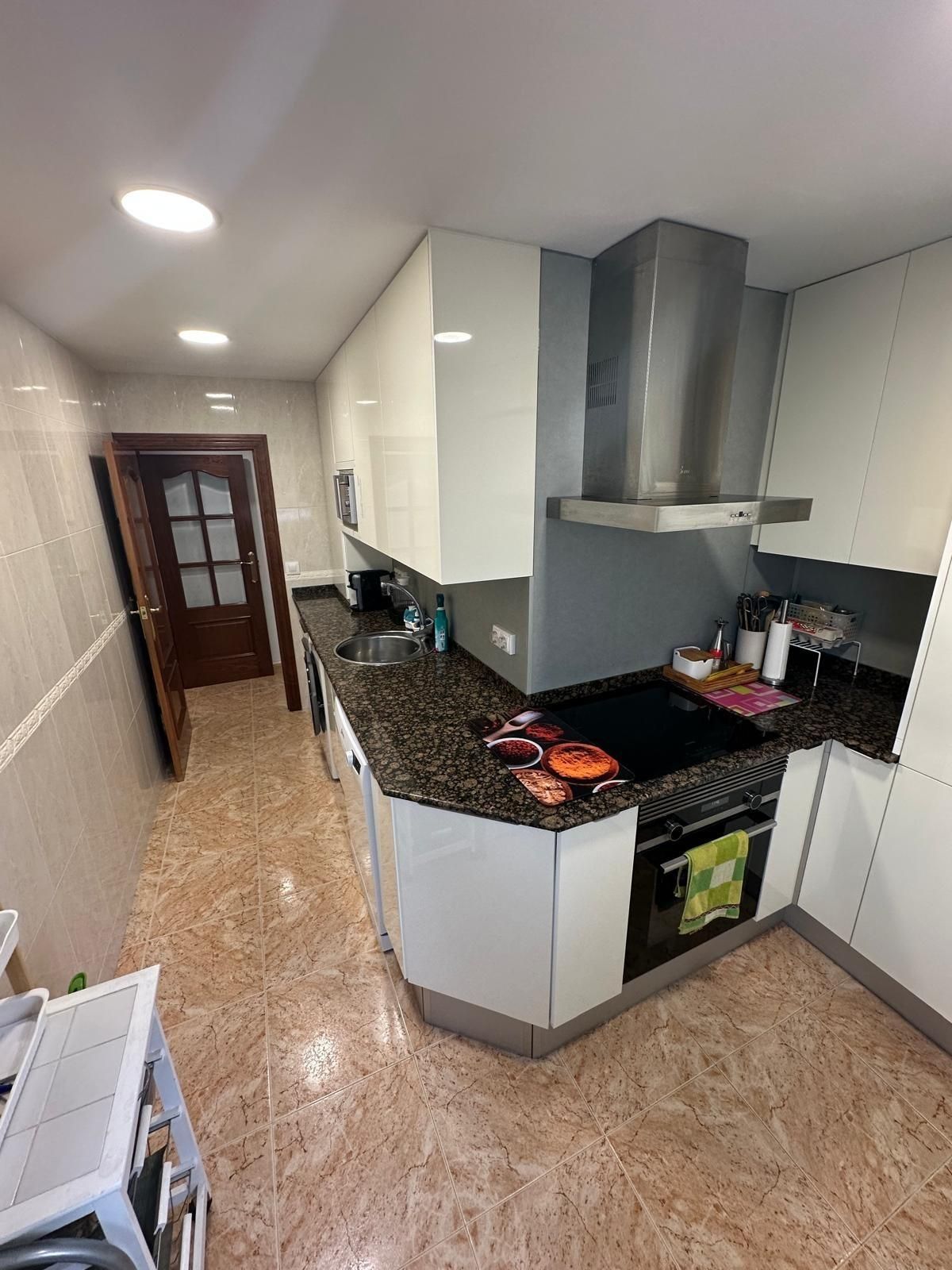 Cuina de Pis en venda en Cornellà de Llobregat amb Aire condicionat i Calefacció