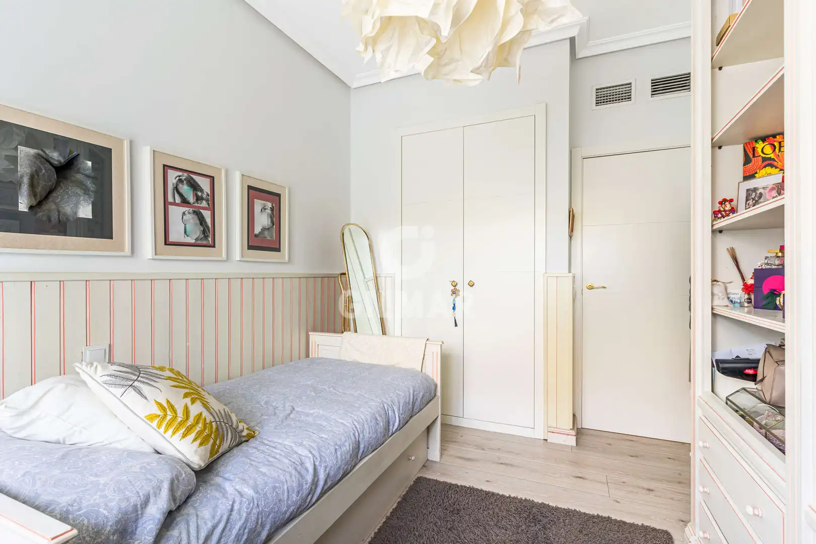 Bedroom of Ground floor for sale in Pozuelo de Alarcón  with Heating, Private garden and Storage room