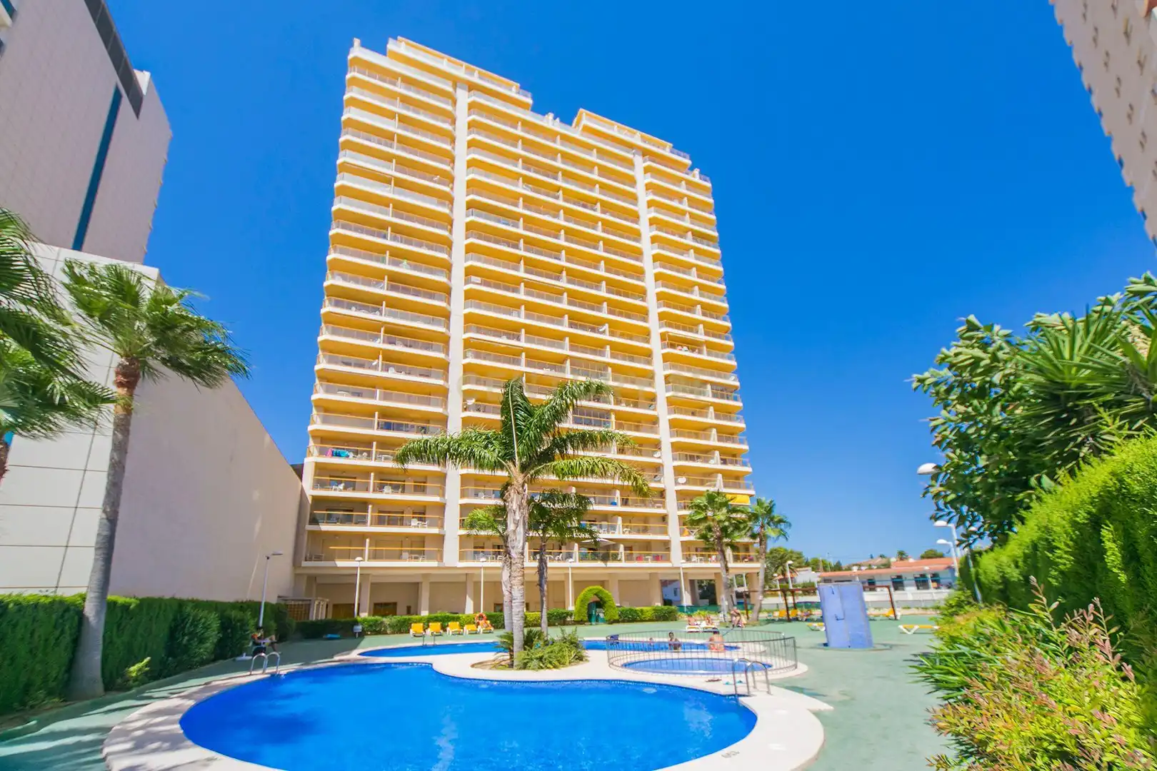 Vista exterior de Apartamento de alquiler en Calpe / Calp con Aire acondicionado, Lavadora y Microondas