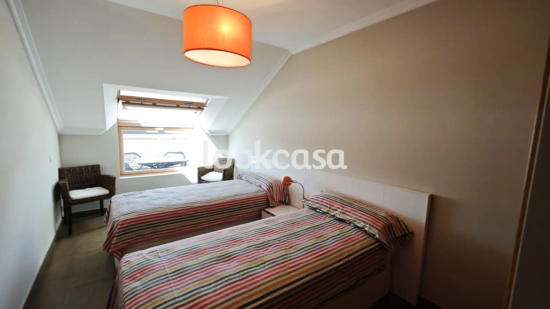 Habitación de Ático en venta en Sanxenxo con Aire acondicionado, Calefacción y Parquet