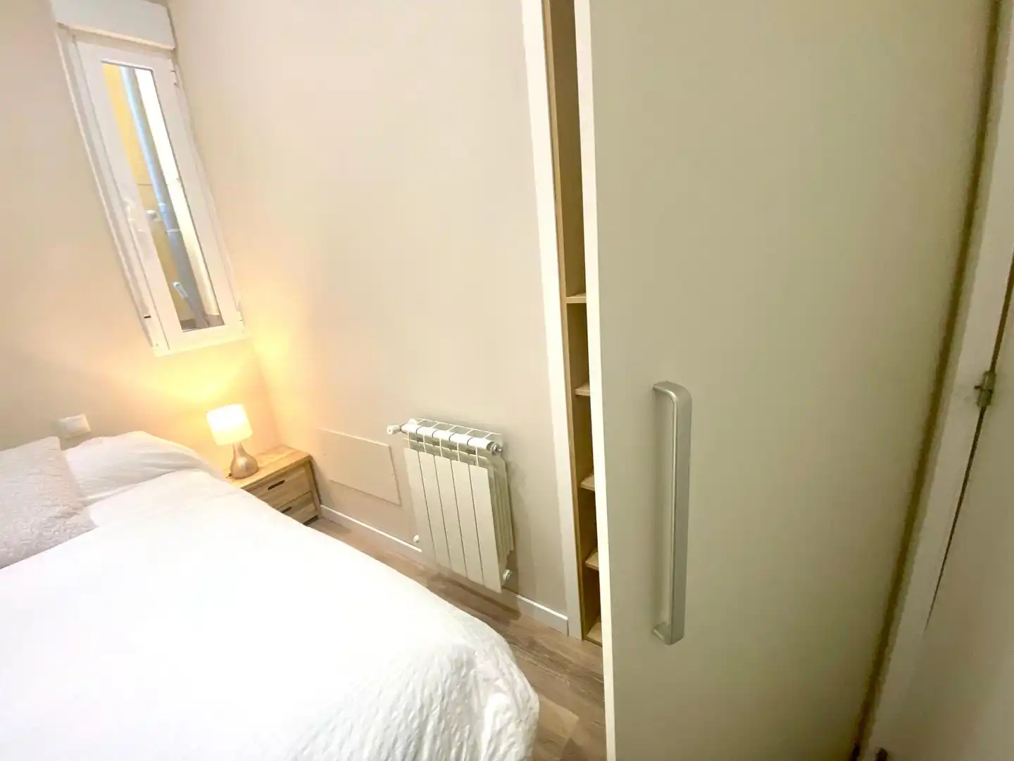 Schlafzimmer von Wohnung zur Miete in Madrid mit Heizung und Möbliert