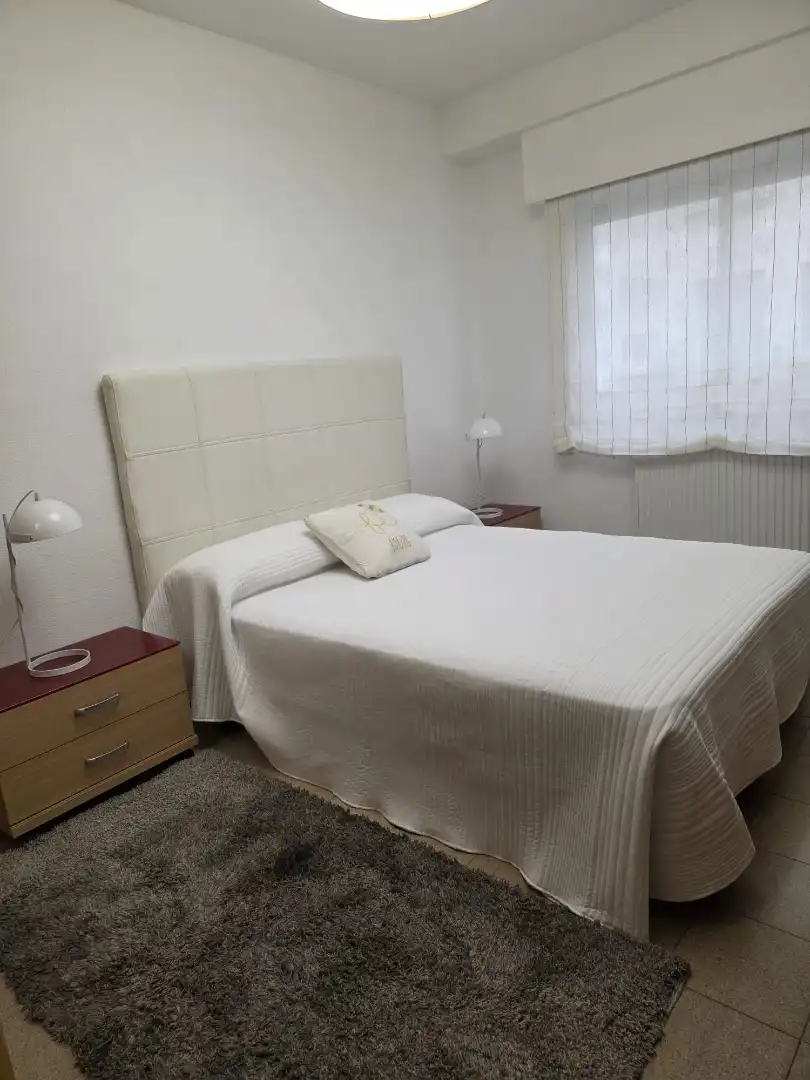 Habitación de Piso de alquiler en Zaragoza con Calefacción, Amueblado y Horno