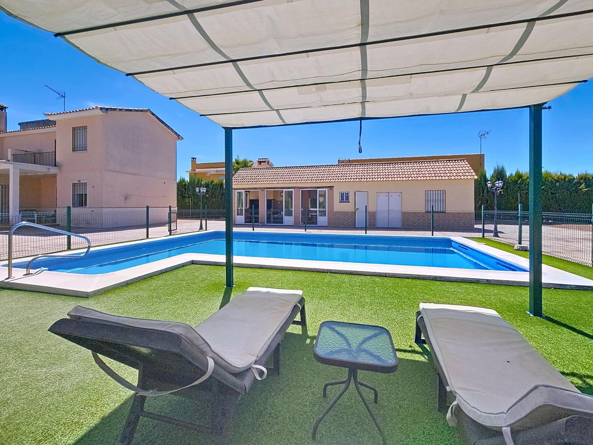 Piscina de Casa o xalet en venda en La Carlota amb Aire condicionat, Jardí privat i Terrassa