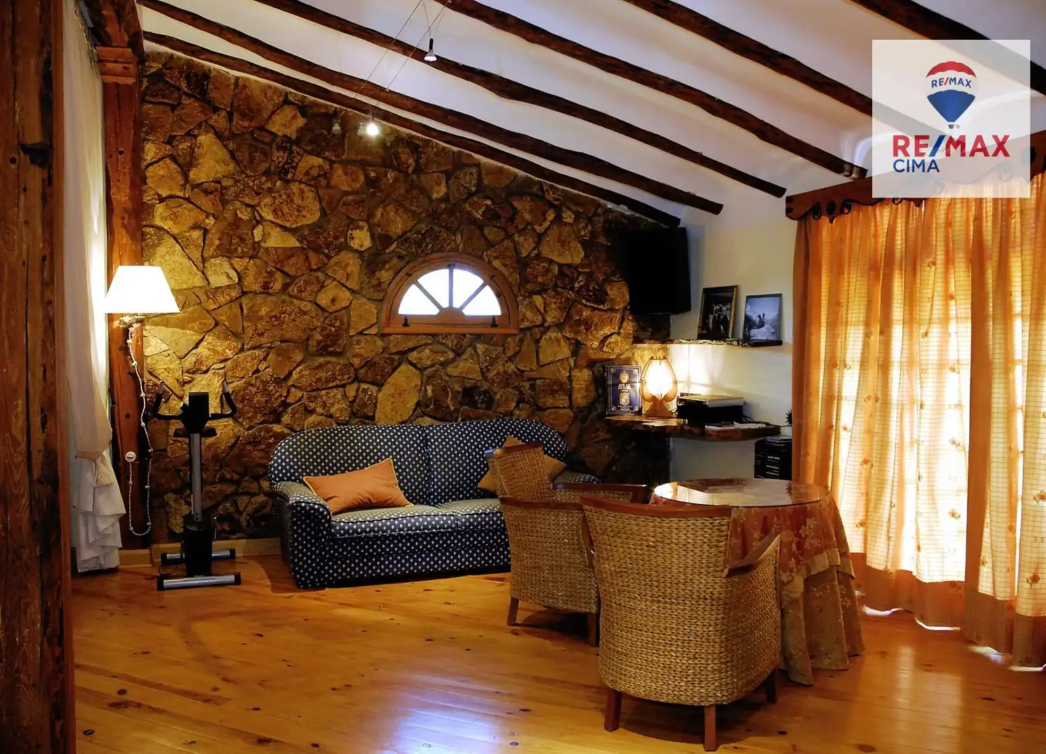 Sala d'estar de Casa o xalet en venda en Baza amb Aire condicionat, Calefacció i Jardí privat
