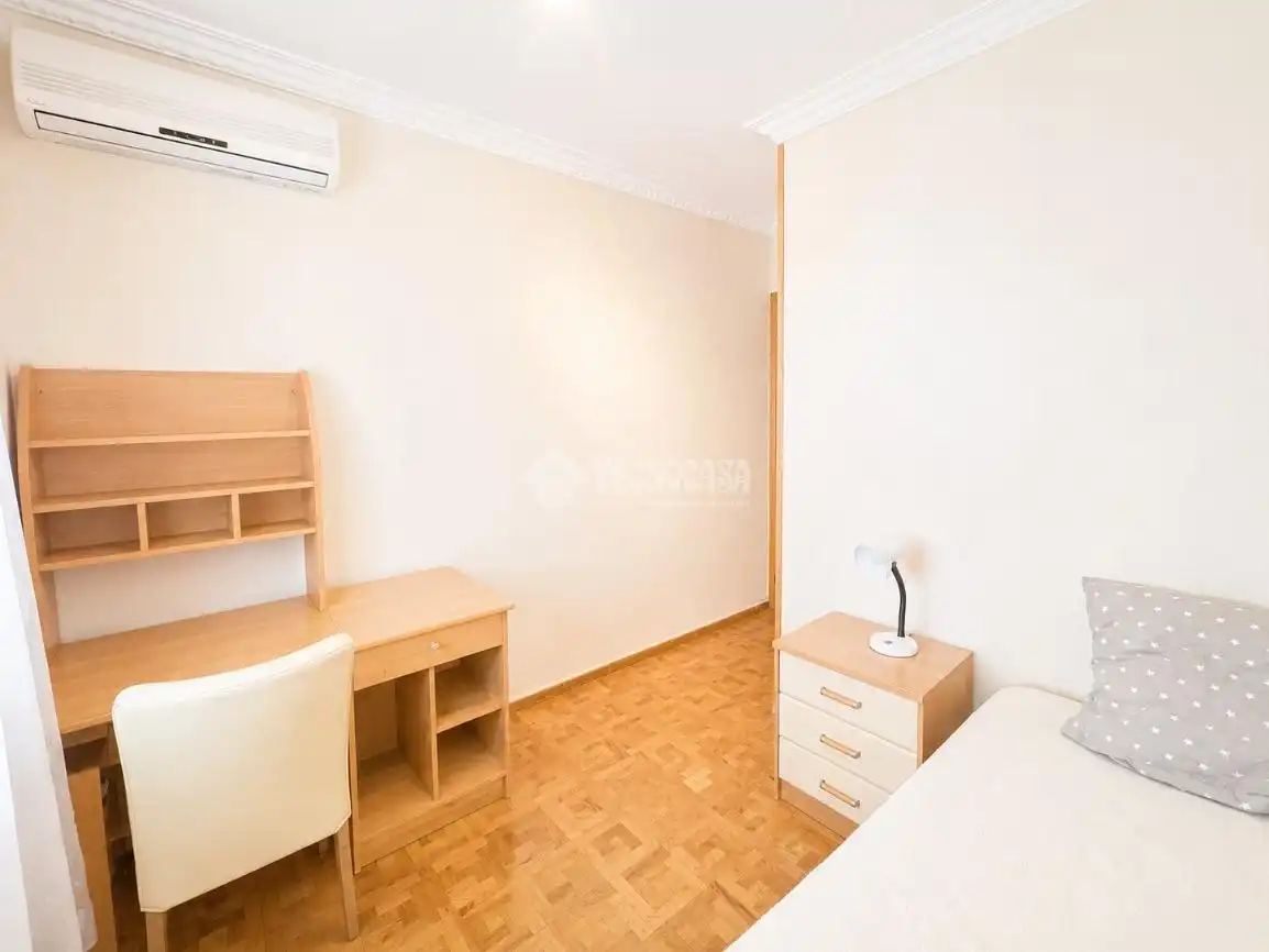Habitación de Piso en venta en Madrid con Calefacción, Parquet y Terraza