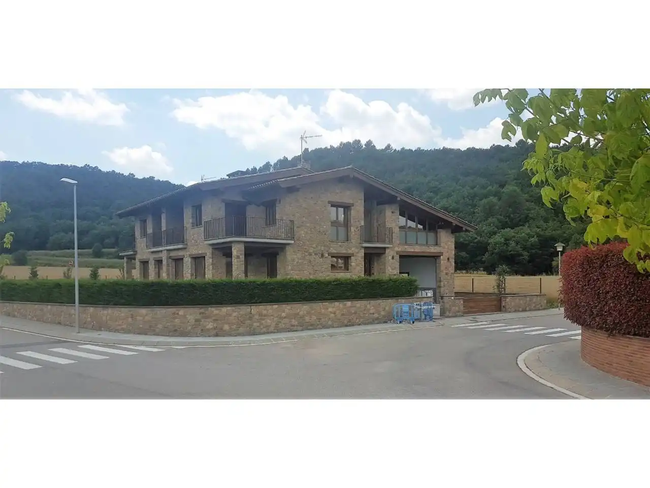 Vista exterior de Casa adosada de lloguer en Santa Eulàlia de Riuprimer amb Calefacció, Jardí privat i Terrassa