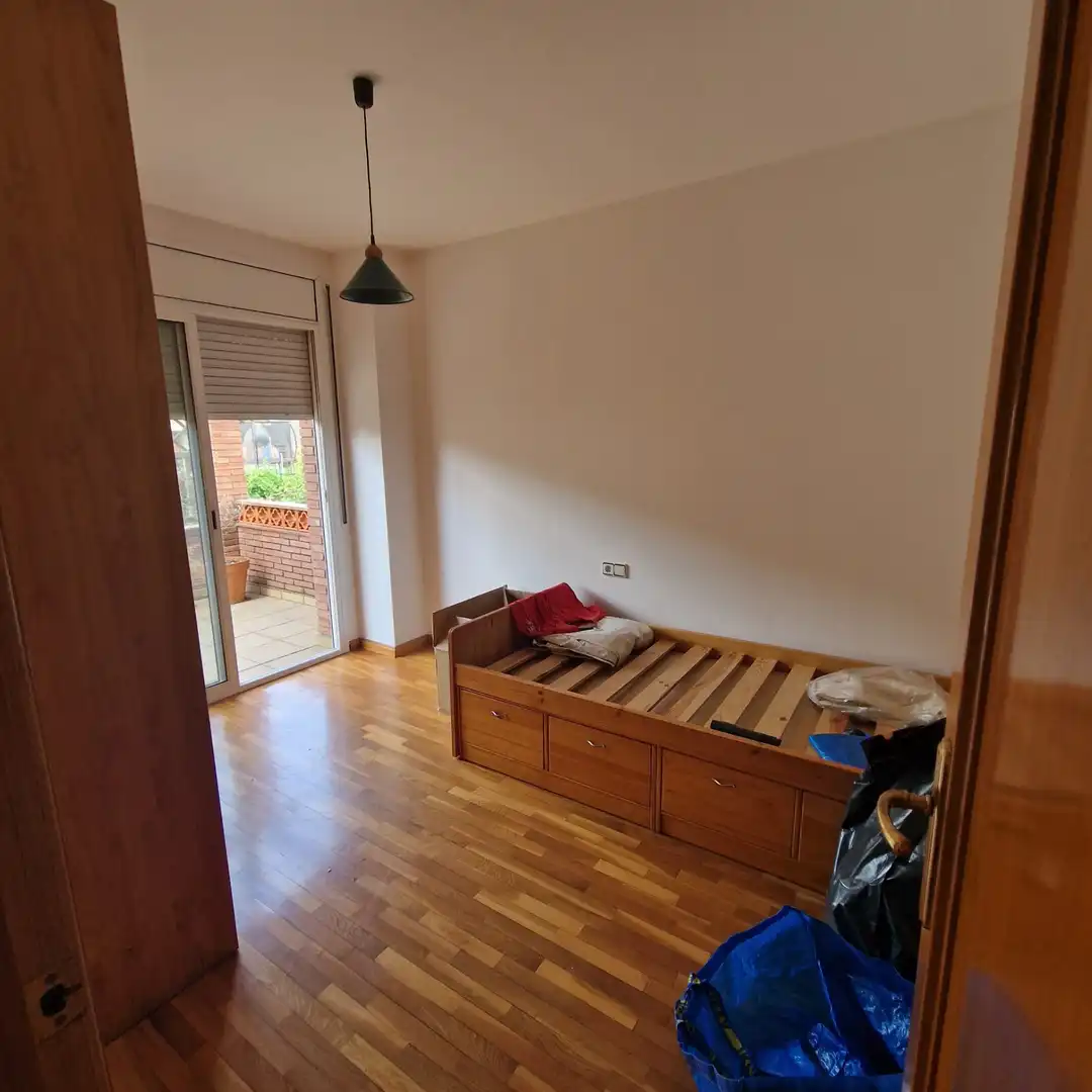 Habitación de Casa o chalet en venta en Sant Andreu de la Barca con Calefacción, Jardín privado y Parquet