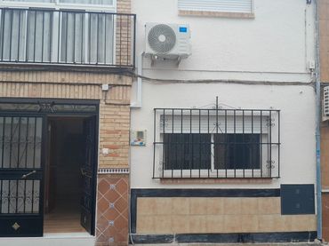 Adossat de lloguer a Calle Genil 33