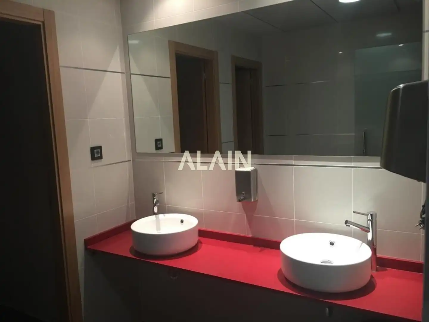 Bany de Oficina de lloguer en Alfafar amb Aire condicionat i Terrassa