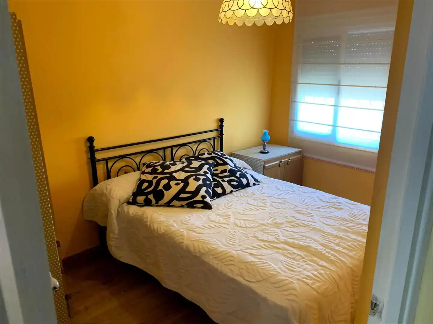 Dormitori de Casa o xalet en venda en Codo amb Jardí privat, Parquet i Piscina