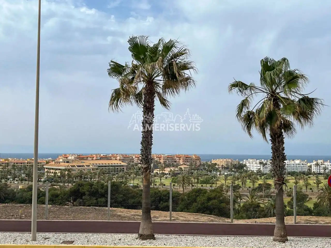 Vista exterior de Casa adosada en venta en El Ejido con Aire acondicionado, Terraza y Amueblado