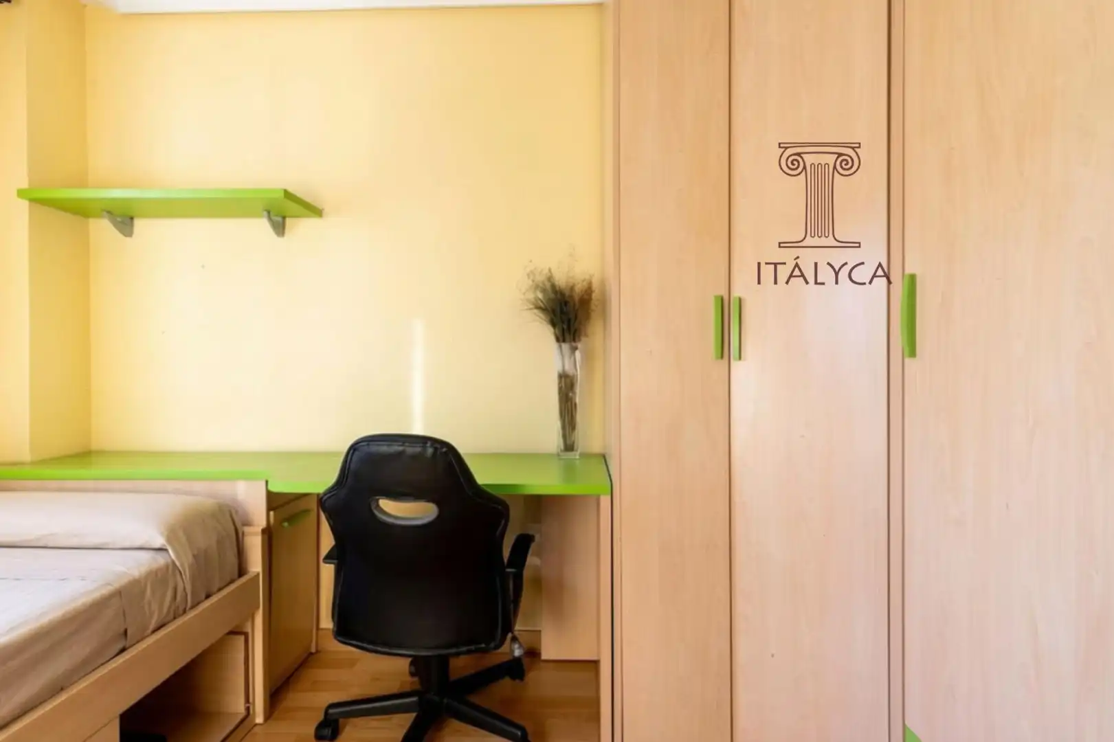 Habitación de Casa adosada en venta en Tomares con Aire acondicionado, Terraza y Trastero