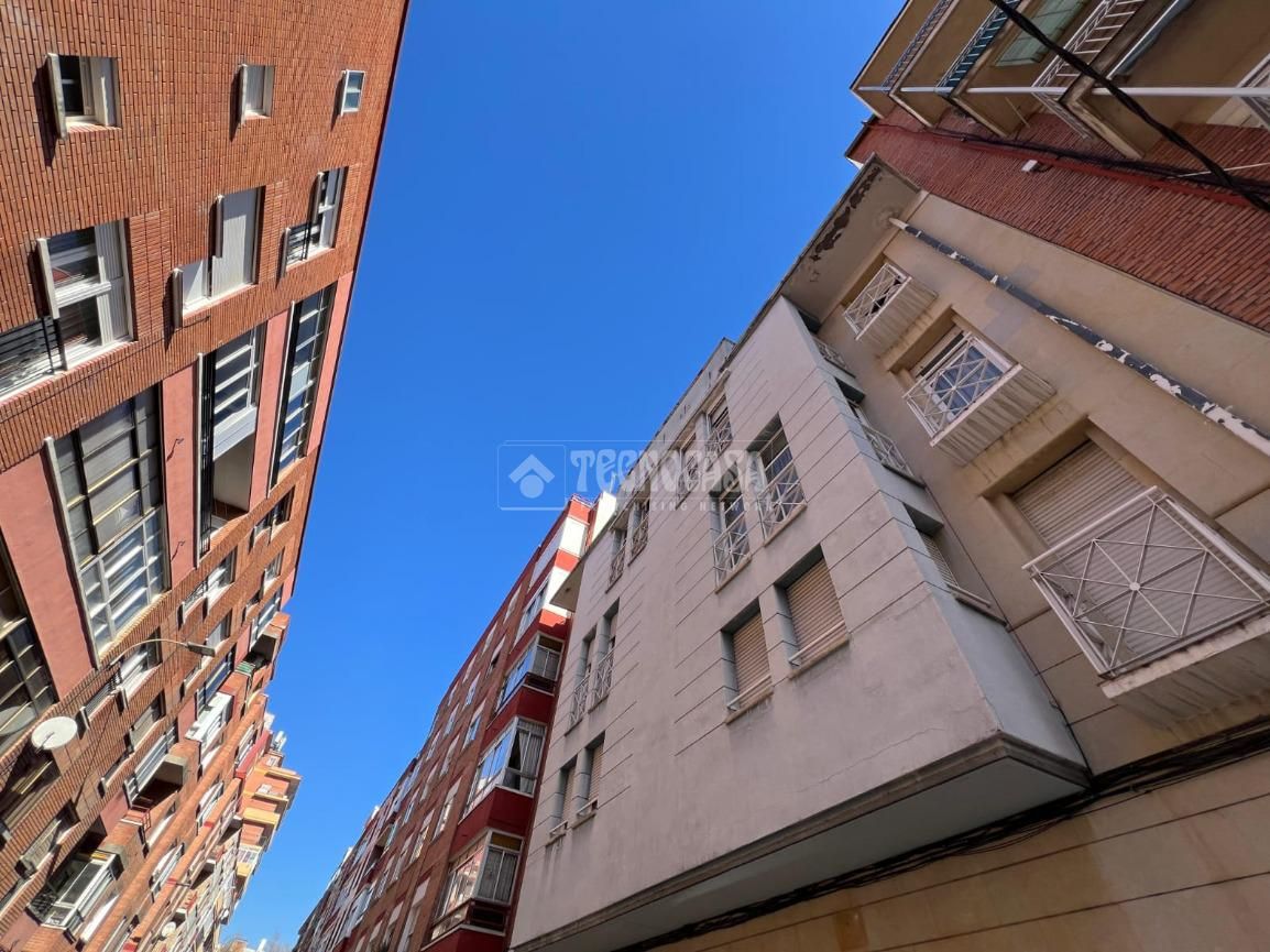 Exterior view of Flat for sale in Valladolid Capital  with Air Conditioner and Storage room