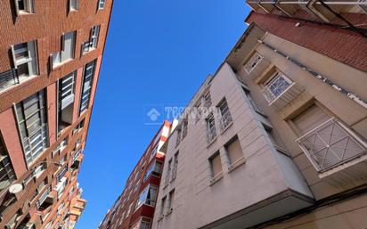 Exterior view of Flat for sale in Valladolid Capital  with Air Conditioner and Storage room