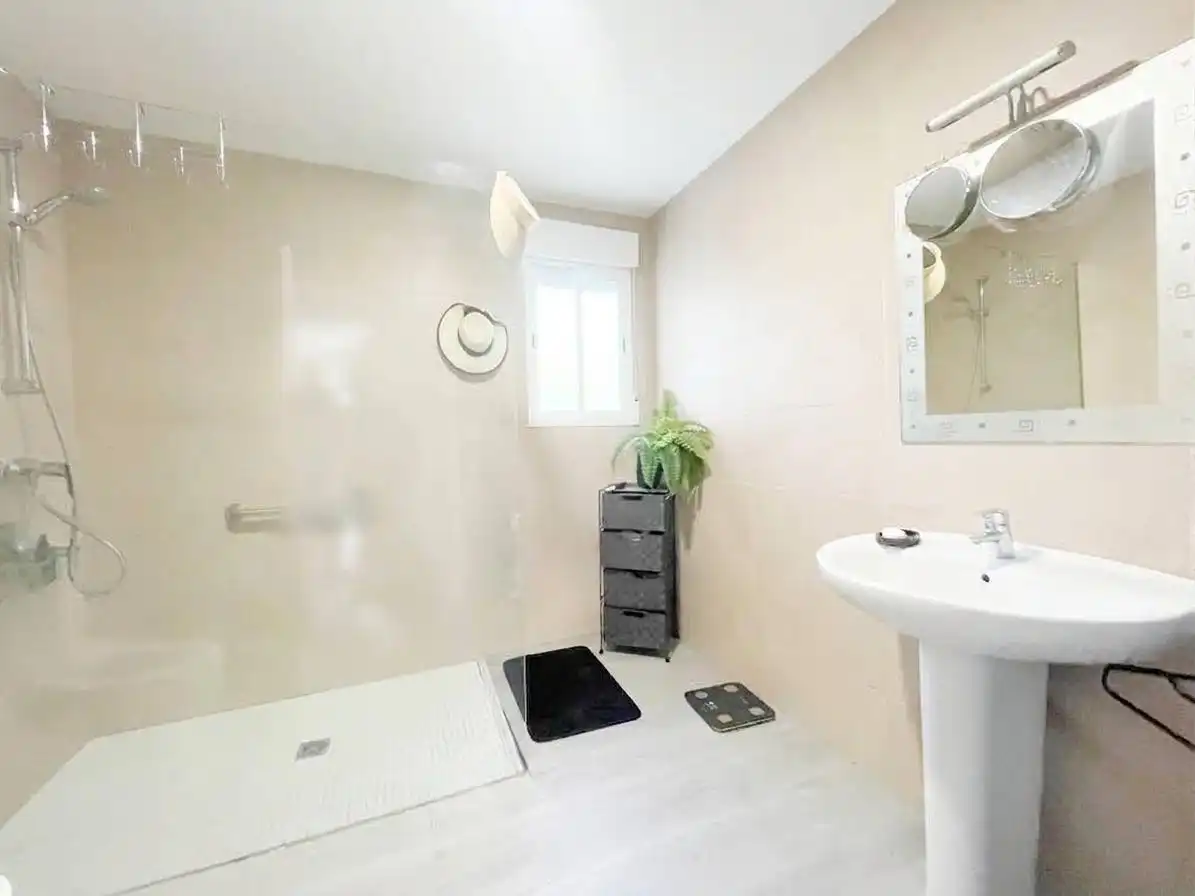 Bathroom of Houses for rent in Dénia  with Air Conditioner, Heating and Private garden