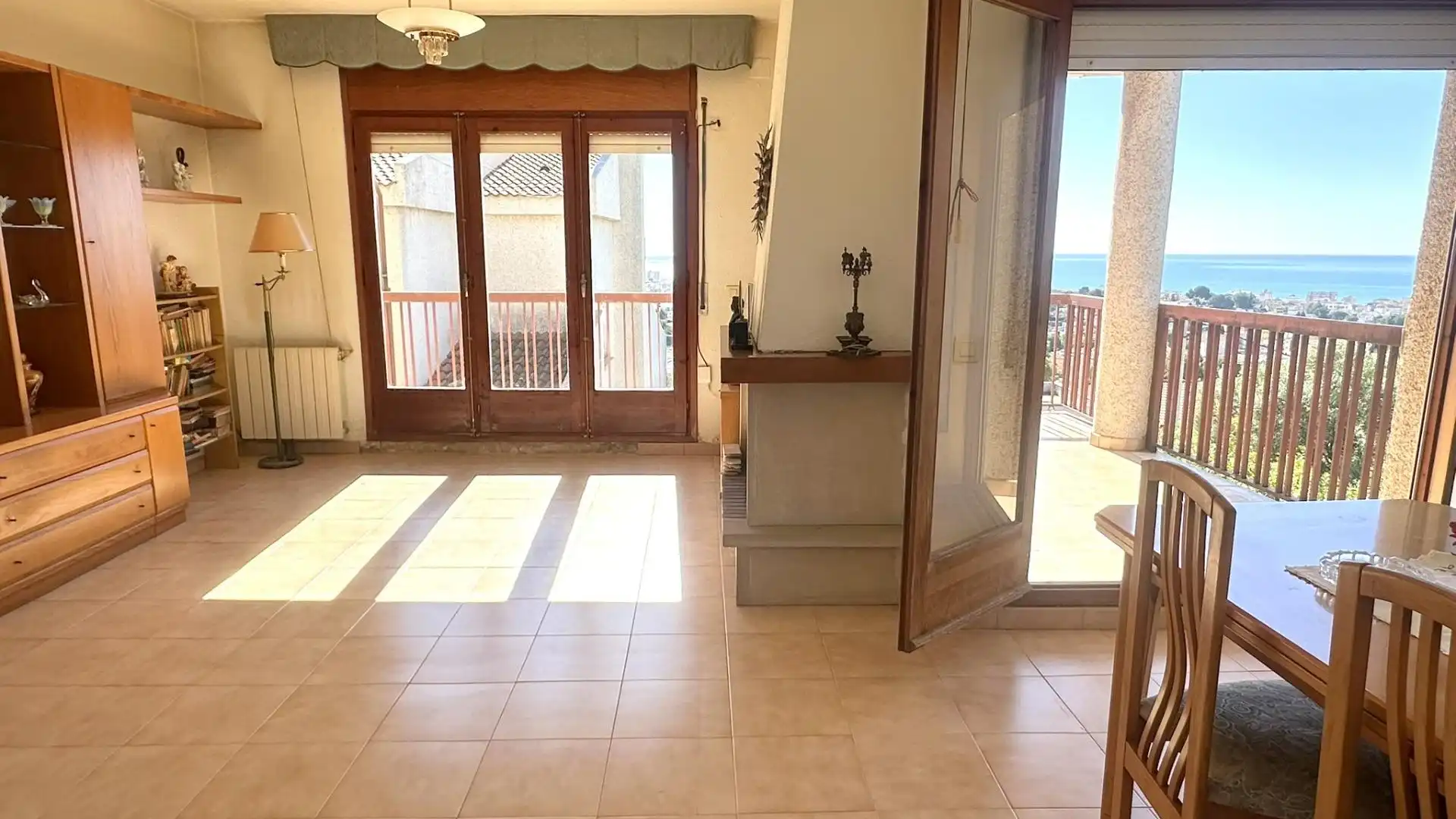 Esszimmer von Einfamilien-Reihenhaus zum Verkauf in Calafell mit Gemeinschaftspool