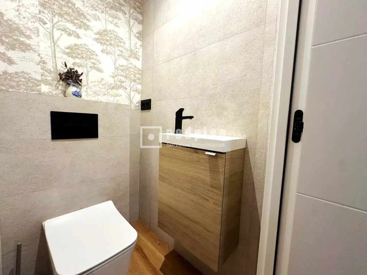 Bathroom of Flat for sale in Madrid  with Air Conditioner and Heating