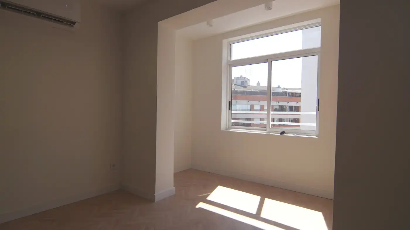Flat with lift for sale in Plaça de Ponent 5, imagen 2