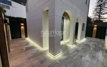 Terrace of House or chalet for sale in Paterna  with Air Conditioner and Private garden