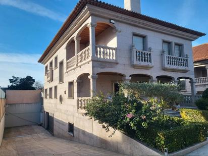 Vista exterior de Casa o xalet en venda en Vigo  amb Calefacció i Parquet