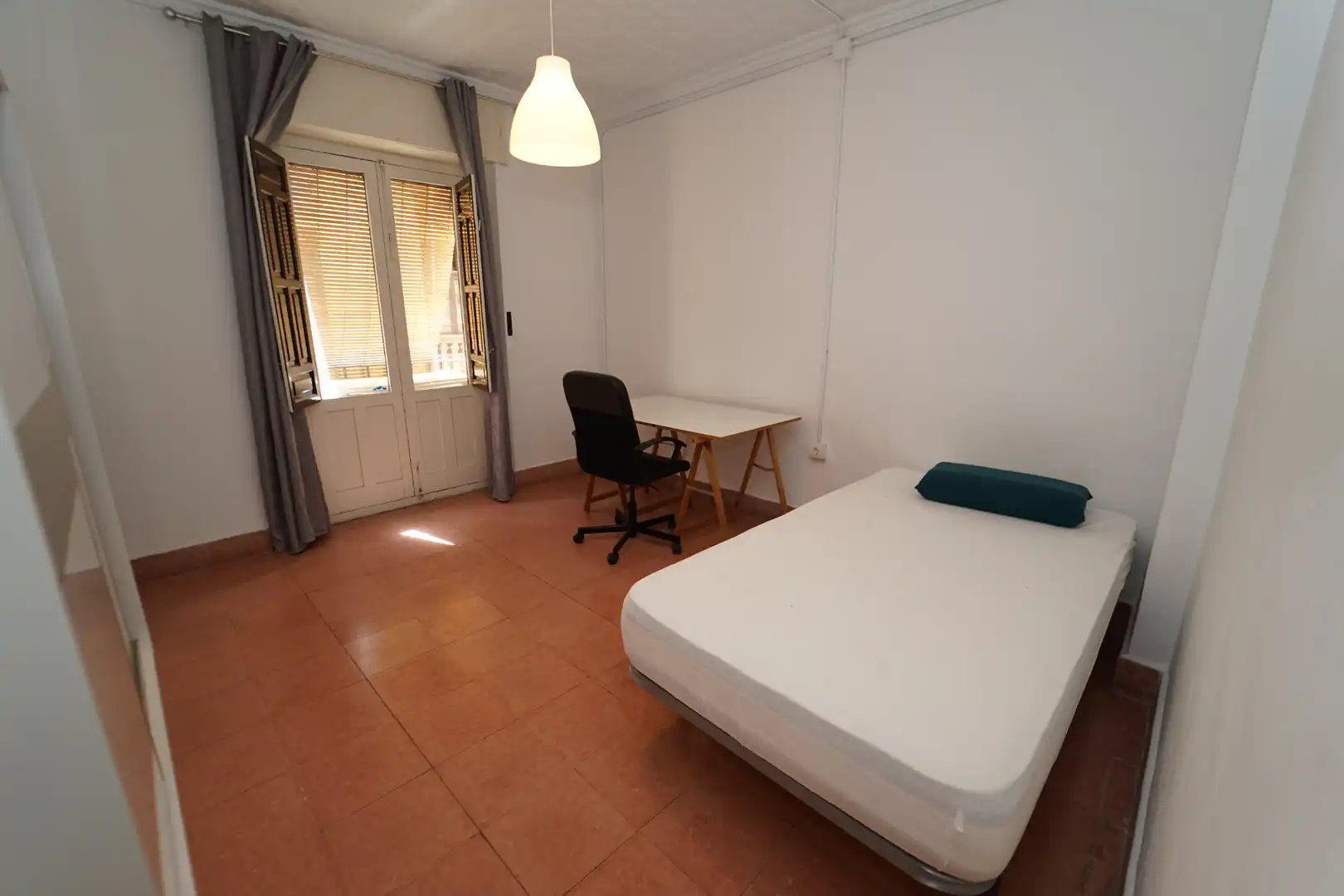 Bedroom of Flat for rent in Granada  with Air Conditioner, Furnished and Washing machine